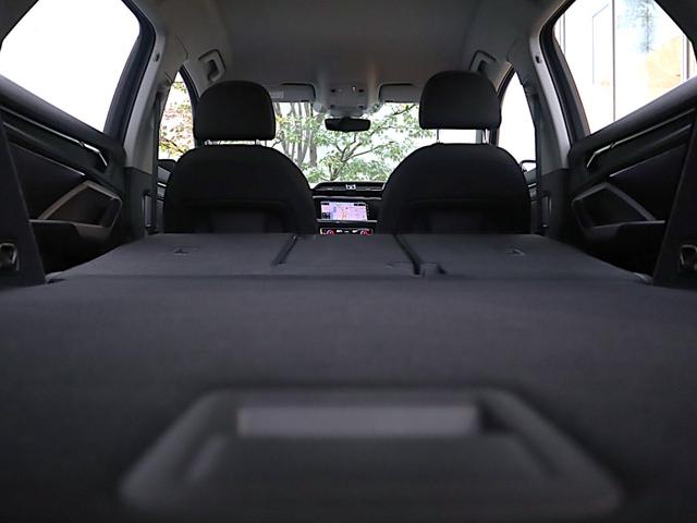 Ｑ３ ３５ＴＦＳＩアドバンスド　スマートフォンインターフェース　コンビニエンス＆アシスタンスＰ　全方位カメラ　前後センサー　アダプティブクルーズコントロール　サイドアシスト　レーンキープ　バーチャル　オートマチックテールゲート（51枚目）