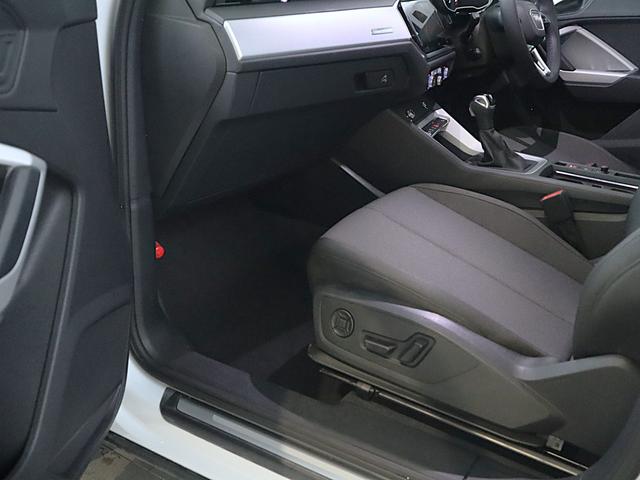 Ｑ３ ３５ＴＦＳＩアドバンスド　スマートフォンインターフェース　コンビニエンス＆アシスタンスＰ　全方位カメラ　前後センサー　アダプティブクルーズコントロール　サイドアシスト　レーンキープ　バーチャル　オートマチックテールゲート（59枚目）