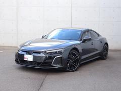 デザイン・ボディカラーが都会的な建物にも非常に良く映えます。クール・知的。Ａｕｄｉの持つ「品の良さ」が伝わってきます。 5