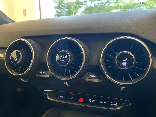 2.0TFSI アシスタンスパッケージ マトリクスLEDヘッドライト バーチャルコックピット バックカメラ コーナーセンサー クルーズコントロール オートライト アイドリングストップ Bluetooth接続 禁煙車(18枚目)