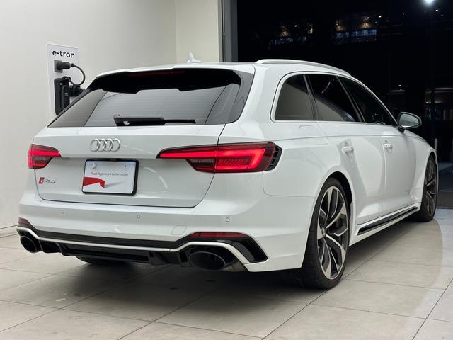 アウディ ＲＳ４アバント