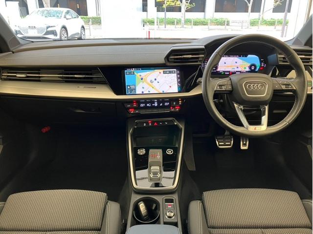 Ａ３ スポーツバック３０ＴＦＳＩ　Ｓライン　コンビニエンス＆アシスタンスパッケージ　ナビゲーションパッケージ　マトリクスＬＥＤヘッドライト　プライバシーガラス　アダプティブクルーズコントロール　スマートフォンインターフェース　シートヒーター（3枚目）