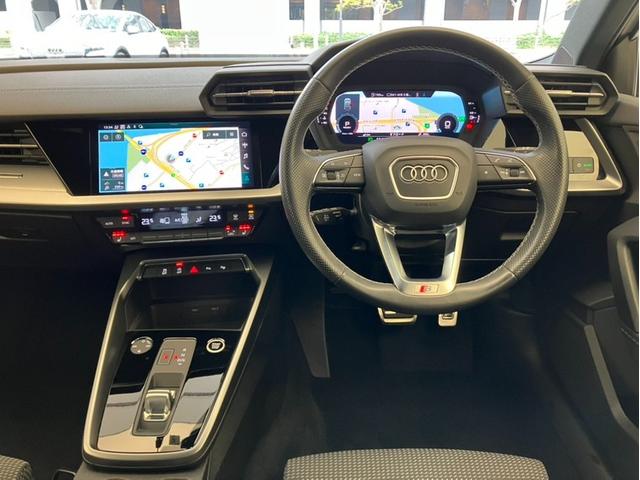 Ａ３ スポーツバック３０ＴＦＳＩ　Ｓライン　コンビニエンス＆アシスタンスパッケージ　ナビゲーションパッケージ　マトリクスＬＥＤヘッドライト　プライバシーガラス　アダプティブクルーズコントロール　スマートフォンインターフェース　シートヒーター（42枚目）