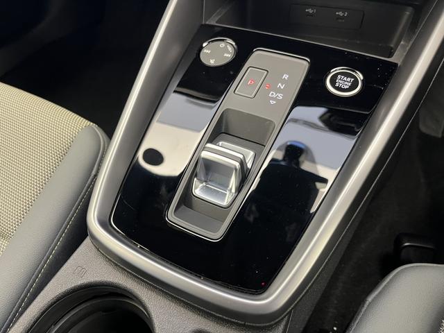 Ａ３ スポーツバック３０ＴＦＳＩアドバンスド　限定車　１オーナー　コンビニエンス＆アシスタンスＰＫＧ　サラウンドビューカメラ　ＴＶチューナー　サイドアシスト　アダプティブクルーズコントロール　スマートフォンインターフェース　シートヒーター　認中車（21枚目）