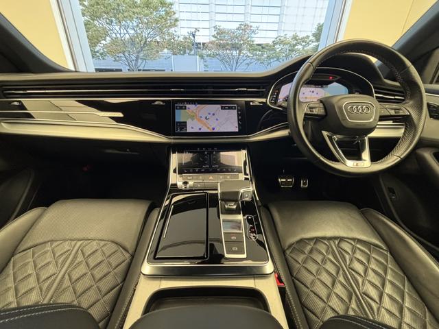 Q8 1オーナー エクステンディッドレザーPKG コンフォートアシスタンスPKG ブラックスタイリングPKG OP22AW 赤キャリパー バルコナレザーBang&Olufsen エントリーライト 認中車(3枚目)