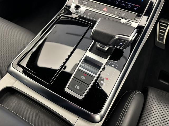 Q8 1オーナー エクステンディッドレザーPKG コンフォートアシスタンスPKG ブラックスタイリングPKG OP22AW 赤キャリパー バルコナレザーBang&Olufsen エントリーライト 認中車(22枚目)