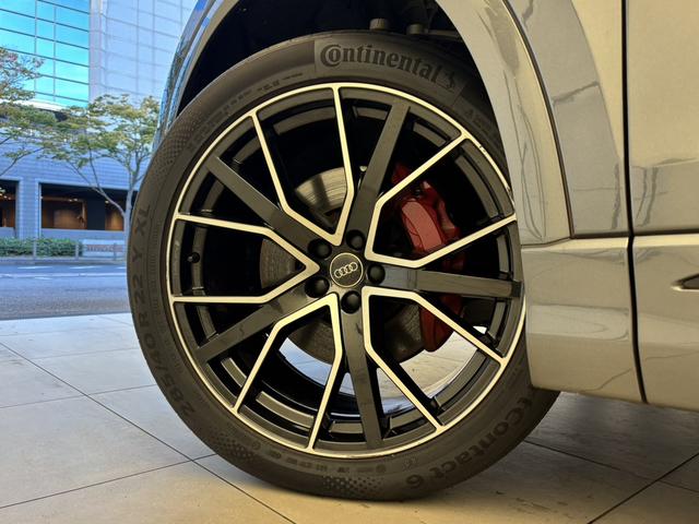 Q8 1オーナー エクステンディッドレザーPKG コンフォートアシスタンスPKG ブラックスタイリングPKG OP22AW 赤キャリパー バルコナレザーBang&Olufsen エントリーライト 認中車(40枚目)