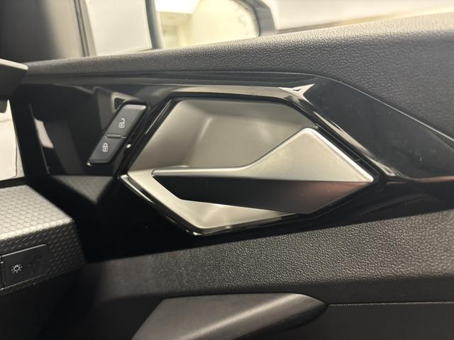 A1スポーツバック 25TFSI アドバンスド ナビゲーションPKG コンビニエンスPKG アシスタンスPKG TVチューナー コントラストルーフ センターアームレスト アダプティブクルーズコントロール レーンキープ シートヒーター サイドアシスト(46枚目)