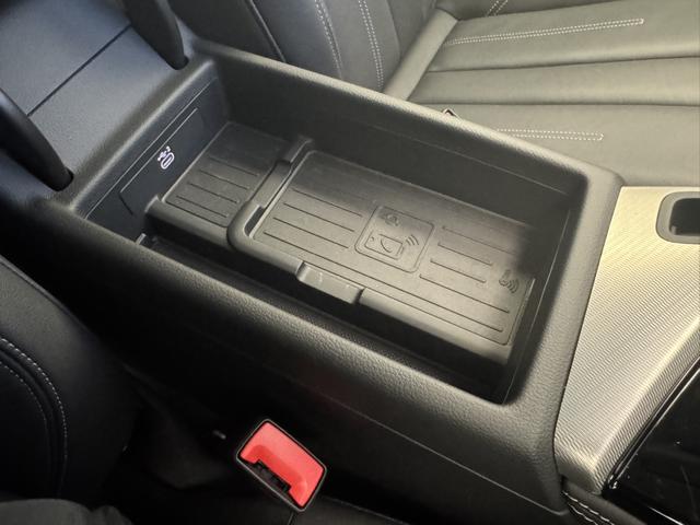 Ａ４ ４０ＴＤＩクワトロアドバンスド　レザー＆シートヒーター　コンフォートＰＫＧ　サラウンドビューカメラ　パークアシスト　マトリクスＬＥＤヘッドライト　ラグジュアリーＰＫＧ　スマートフォンワイヤレスチャージング　サイドアシスト　認定中古車（24枚目）