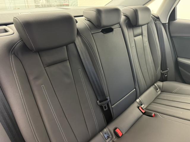 Ａ４ ４０ＴＤＩクワトロアドバンスド　レザー＆シートヒーター　コンフォートＰＫＧ　サラウンドビューカメラ　パークアシスト　マトリクスＬＥＤヘッドライト　ラグジュアリーＰＫＧ　スマートフォンワイヤレスチャージング　サイドアシスト　認定中古車（28枚目）