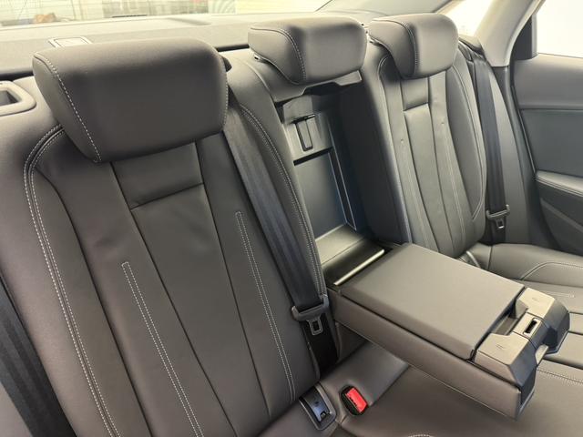 Ａ４ ４０ＴＤＩクワトロアドバンスド　レザー＆シートヒーター　コンフォートＰＫＧ　サラウンドビューカメラ　パークアシスト　マトリクスＬＥＤヘッドライト　ラグジュアリーＰＫＧ　スマートフォンワイヤレスチャージング　サイドアシスト　認定中古車（29枚目）