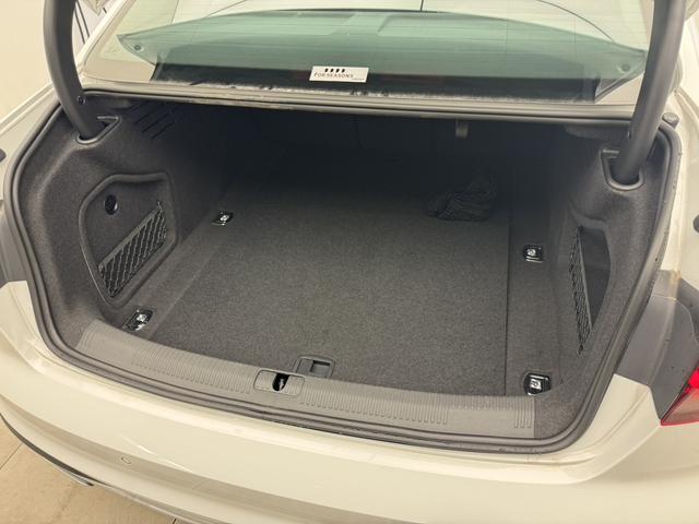 Ａ４ ４０ＴＤＩクワトロアドバンスド　レザー＆シートヒーター　コンフォートＰＫＧ　サラウンドビューカメラ　パークアシスト　マトリクスＬＥＤヘッドライト　ラグジュアリーＰＫＧ　スマートフォンワイヤレスチャージング　サイドアシスト　認定中古車（32枚目）