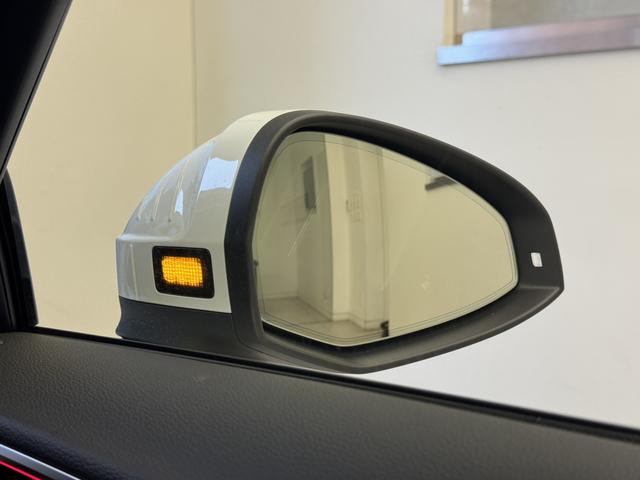 Ａ４ ４０ＴＤＩクワトロアドバンスド　レザー＆シートヒーター　コンフォートＰＫＧ　サラウンドビューカメラ　パークアシスト　マトリクスＬＥＤヘッドライト　ラグジュアリーＰＫＧ　スマートフォンワイヤレスチャージング　サイドアシスト　認定中古車（39枚目）