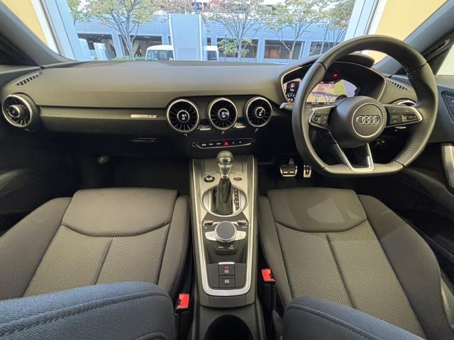 ＴＴクーペ ４０ＴＦＳＩ　スタイルＰＫＧ　コンフォートＰＫＧ　ＯＰ１８ＡＷ　ＬＥＤヘッドライト　　ＴＶチューナー　バックカメラ　パドルシフト　バーチャルコックピット　アドバンストキー　シートヒーター　サイドアシスト　認定中古車（3枚目）