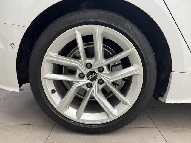 Ａｕｄｉ認定中古車在庫数全国最大級　コンパクトからプレミアムセダン、スポーツモデルやＳＵＶまで、全国最大級のＡｕｄｉ認定中古車ラインアップを誇る当店なら、あなたにぴったりの１台がきっと見つかります。