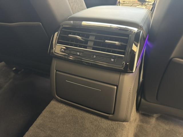 A8 55TFSIクワトロ コンフォートPKG レザーライトPKG OP20AW プレディクティブアクティブサス 四輪操舵 プライバシーガラス ワイヤレスチャージ ヘッドアップディスプレイ Bang&Olufsen ACC 認中(35枚目)