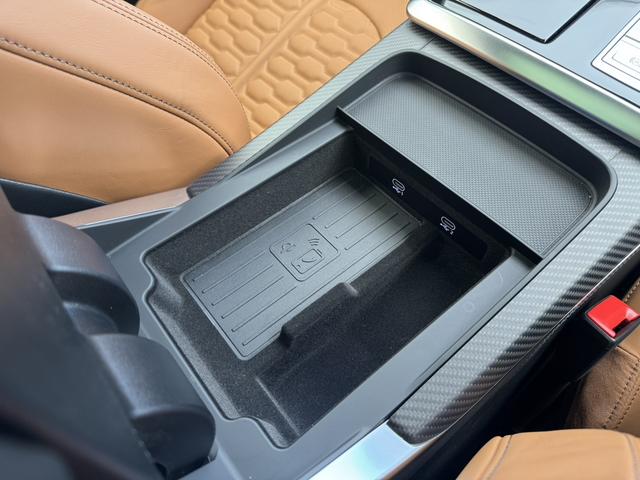 ＲＳ Ｑ８ ベースグレード　カーボン／グロスブラックスタイリングＰＫＧ　パノラマサンルーフ　ＲＳスポーツエキゾーストシステム　Ｐガラ　ブラックルーフレール　ＯＰ２３ＡＷ　ブラックスタイリングＰＫＧ　Ｂａｎｇ＆Ｏｌｕｆｓｅｎ　認中（25枚目）