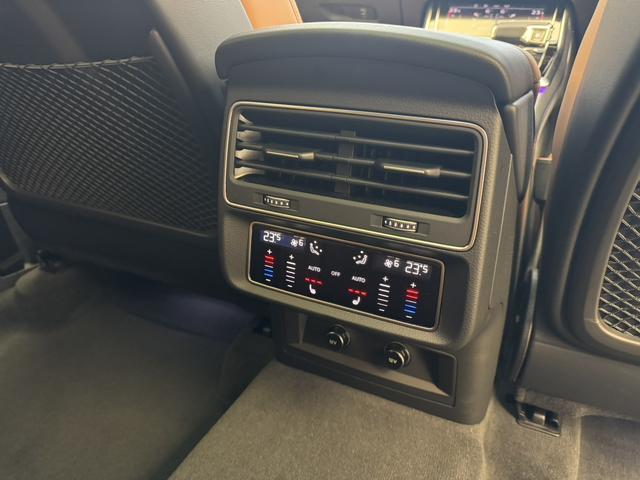 ＲＳ Ｑ８ ベースグレード　カーボン／グロスブラックスタイリングＰＫＧ　パノラマサンルーフ　ＲＳスポーツエキゾーストシステム　Ｐガラ　ブラックルーフレール　ＯＰ２３ＡＷ　ブラックスタイリングＰＫＧ　Ｂａｎｇ＆Ｏｌｕｆｓｅｎ　認中（34枚目）