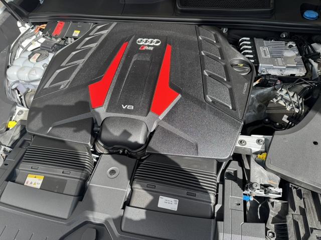 ＲＳ Ｑ８ ベースグレード　カーボン／グロスブラックスタイリングＰＫＧ　パノラマサンルーフ　ＲＳスポーツエキゾーストシステム　Ｐガラ　ブラックルーフレール　ＯＰ２３ＡＷ　ブラックスタイリングＰＫＧ　Ｂａｎｇ＆Ｏｌｕｆｓｅｎ　認中（36枚目）