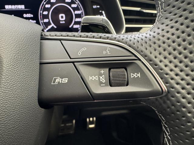 ＲＳ Ｑ８ ベースグレード　カーボン／グロスブラックスタイリングＰＫＧ　パノラマサンルーフ　ＲＳスポーツエキゾーストシステム　Ｐガラ　ブラックルーフレール　ＯＰ２３ＡＷ　ブラックスタイリングＰＫＧ　Ｂａｎｇ＆Ｏｌｕｆｓｅｎ　認中（49枚目）