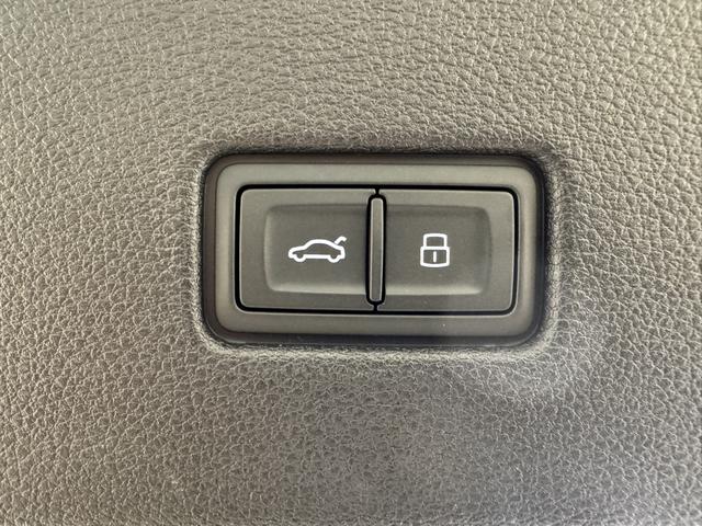 ＲＳ Ｑ８ ベースグレード　カーボン／グロスブラックスタイリングＰＫＧ　パノラマサンルーフ　ＲＳスポーツエキゾーストシステム　Ｐガラ　ブラックルーフレール　ＯＰ２３ＡＷ　ブラックスタイリングＰＫＧ　Ｂａｎｇ＆Ｏｌｕｆｓｅｎ　認中（58枚目）