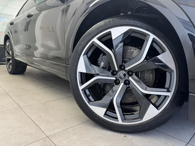 ＲＳ Ｑ８ ベースグレード　レザーシートＰＫＧ　カーボングロスブラックスタイリングＰＫＧ　Ｐガラス　ＯＰ２３ＡＷ　アコースティックガラス　Ｂａｎｇ＆Ｏｌｕｆｓｅｎ　エントリーライト　エアサスペンション　シートエアコン　認中車（10枚目）