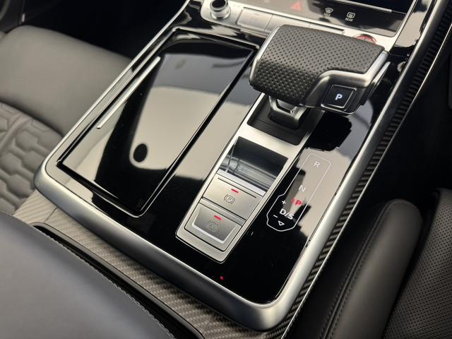 ＲＳ Ｑ８ ベースグレード　レザーシートＰＫＧ　カーボングロスブラックスタイリングＰＫＧ　Ｐガラス　ＯＰ２３ＡＷ　アコースティックガラス　Ｂａｎｇ＆Ｏｌｕｆｓｅｎ　エントリーライト　エアサスペンション　シートエアコン　認中車（23枚目）