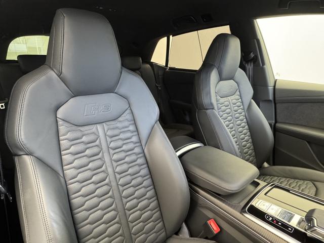 ＲＳ Ｑ８ ベースグレード　レザーシートＰＫＧ　カーボングロスブラックスタイリングＰＫＧ　Ｐガラス　ＯＰ２３ＡＷ　アコースティックガラス　Ｂａｎｇ＆Ｏｌｕｆｓｅｎ　エントリーライト　エアサスペンション　シートエアコン　認中車（26枚目）