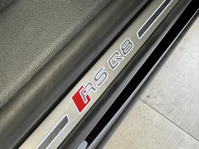 ＲＳ Ｑ８ ベースグレード　レザーシートＰＫＧ　カーボングロスブラックスタイリングＰＫＧ　Ｐガラス　ＯＰ２３ＡＷ　アコースティックガラス　Ｂａｎｇ＆Ｏｌｕｆｓｅｎ　エントリーライト　エアサスペンション　シートエアコン　認中車（29枚目）