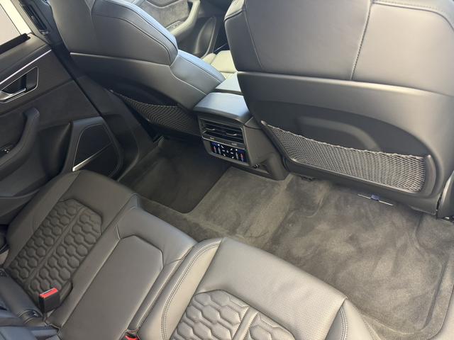 ＲＳ Ｑ８ ベースグレード　レザーシートＰＫＧ　カーボングロスブラックスタイリングＰＫＧ　Ｐガラス　ＯＰ２３ＡＷ　アコースティックガラス　Ｂａｎｇ＆Ｏｌｕｆｓｅｎ　エントリーライト　エアサスペンション　シートエアコン　認中車（33枚目）