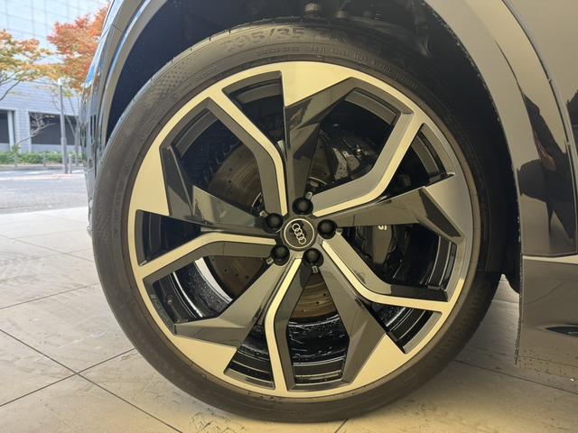 ＲＳ Ｑ８ ベースグレード　レザーシートＰＫＧ　カーボングロスブラックスタイリングＰＫＧ　Ｐガラス　ＯＰ２３ＡＷ　アコースティックガラス　Ｂａｎｇ＆Ｏｌｕｆｓｅｎ　エントリーライト　エアサスペンション　シートエアコン　認中車（41枚目）