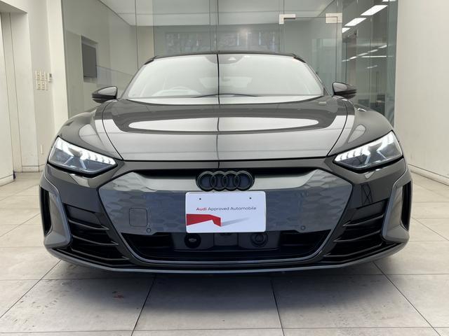 ＲＳ ｅ－トロンＧＴ ベースグレード　カーボンＰＫＧ　テクノロジーＰＫＧ　ＲＳデザインＰＫＧレッド　ＯＰ２１ＡＷ　ダイナミックＰＫＧプラス　赤キャリパー　シートエアコン　ファインナッパレザー　Ｂａｎｇ＆Ｏｌｕｆｓｅｎ　マトリクス　認中車（5枚目）