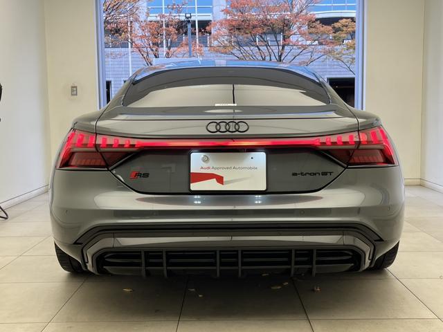 ＲＳ ｅ－トロンＧＴ ベースグレード　カーボンＰＫＧ　テクノロジーＰＫＧ　ＲＳデザインＰＫＧレッド　ＯＰ２１ＡＷ　ダイナミックＰＫＧプラス　赤キャリパー　シートエアコン　ファインナッパレザー　Ｂａｎｇ＆Ｏｌｕｆｓｅｎ　マトリクス　認中車（8枚目）