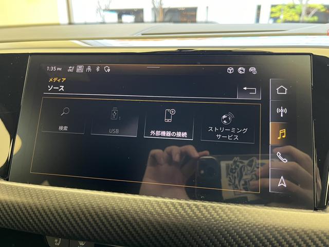 ＲＳ ｅ－トロンＧＴ ベースグレード　カーボンＰＫＧ　テクノロジーＰＫＧ　ＲＳデザインＰＫＧレッド　ＯＰ２１ＡＷ　ダイナミックＰＫＧプラス　赤キャリパー　シートエアコン　ファインナッパレザー　Ｂａｎｇ＆Ｏｌｕｆｓｅｎ　マトリクス　認中車（17枚目）