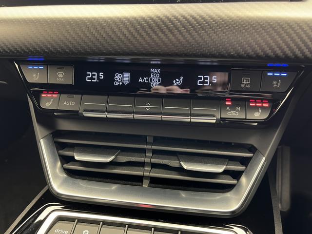 ＲＳ ｅ－トロンＧＴ ベースグレード　カーボンＰＫＧ　テクノロジーＰＫＧ　ＲＳデザインＰＫＧレッド　ＯＰ２１ＡＷ　ダイナミックＰＫＧプラス　赤キャリパー　シートエアコン　ファインナッパレザー　Ｂａｎｇ＆Ｏｌｕｆｓｅｎ　マトリクス　認中車（20枚目）