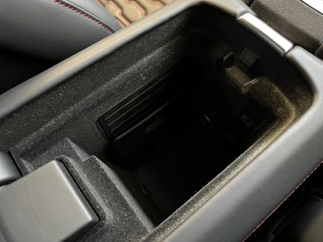 ＲＳ ｅ－トロンＧＴ ベースグレード　カーボンＰＫＧ　テクノロジーＰＫＧ　ＲＳデザインＰＫＧレッド　ＯＰ２１ＡＷ　ダイナミックＰＫＧプラス　赤キャリパー　シートエアコン　ファインナッパレザー　Ｂａｎｇ＆Ｏｌｕｆｓｅｎ　マトリクス　認中車（24枚目）