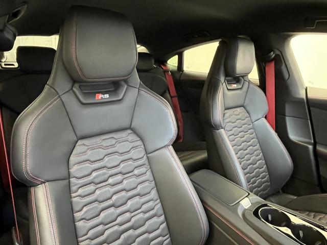ＲＳ ｅ－トロンＧＴ ベースグレード　カーボンＰＫＧ　テクノロジーＰＫＧ　ＲＳデザインＰＫＧレッド　ＯＰ２１ＡＷ　ダイナミックＰＫＧプラス　赤キャリパー　シートエアコン　ファインナッパレザー　Ｂａｎｇ＆Ｏｌｕｆｓｅｎ　マトリクス　認中車（25枚目）