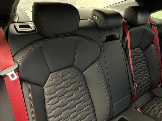 ＲＳ ｅ－トロンＧＴ ベースグレード　カーボンＰＫＧ　テクノロジーＰＫＧ　ＲＳデザインＰＫＧレッド　ＯＰ２１ＡＷ　ダイナミックＰＫＧプラス　赤キャリパー　シートエアコン　ファインナッパレザー　Ｂａｎｇ＆Ｏｌｕｆｓｅｎ　マトリクス　認中車（28枚目）