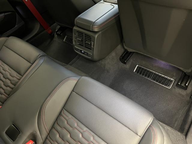 ＲＳ ｅ－トロンＧＴ ベースグレード　カーボンＰＫＧ　テクノロジーＰＫＧ　ＲＳデザインＰＫＧレッド　ＯＰ２１ＡＷ　ダイナミックＰＫＧプラス　赤キャリパー　シートエアコン　ファインナッパレザー　Ｂａｎｇ＆Ｏｌｕｆｓｅｎ　マトリクス　認中車（30枚目）