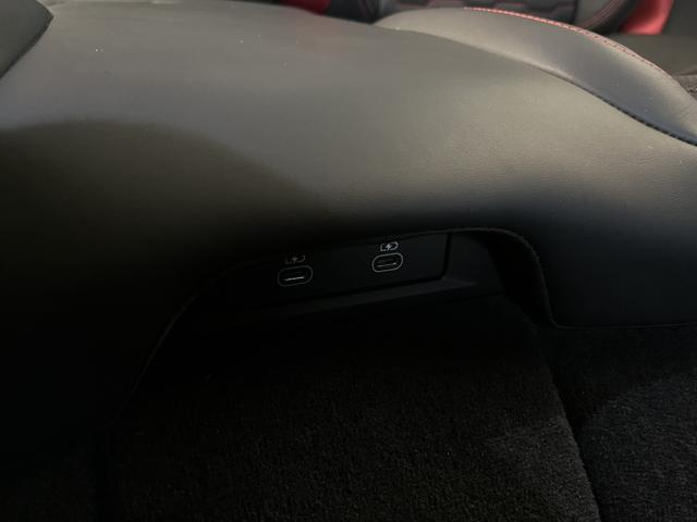 ＲＳ ｅ－トロンＧＴ ベースグレード　カーボンＰＫＧ　テクノロジーＰＫＧ　ＲＳデザインＰＫＧレッド　ＯＰ２１ＡＷ　ダイナミックＰＫＧプラス　赤キャリパー　シートエアコン　ファインナッパレザー　Ｂａｎｇ＆Ｏｌｕｆｓｅｎ　マトリクス　認中車（32枚目）