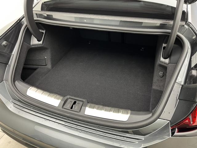 ＲＳ ｅ－トロンＧＴ ベースグレード　カーボンＰＫＧ　テクノロジーＰＫＧ　ＲＳデザインＰＫＧレッド　ＯＰ２１ＡＷ　ダイナミックＰＫＧプラス　赤キャリパー　シートエアコン　ファインナッパレザー　Ｂａｎｇ＆Ｏｌｕｆｓｅｎ　マトリクス　認中車（33枚目）