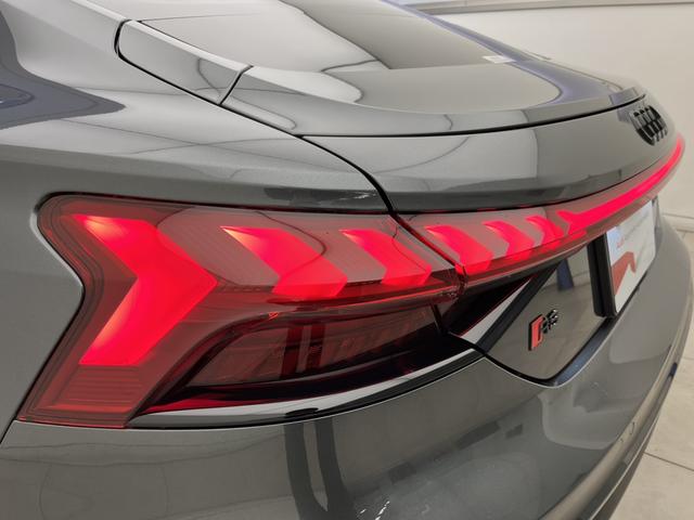 ＲＳ ｅ－トロンＧＴ ベースグレード　カーボンＰＫＧ　テクノロジーＰＫＧ　ＲＳデザインＰＫＧレッド　ＯＰ２１ＡＷ　ダイナミックＰＫＧプラス　赤キャリパー　シートエアコン　ファインナッパレザー　Ｂａｎｇ＆Ｏｌｕｆｓｅｎ　マトリクス　認中車（36枚目）