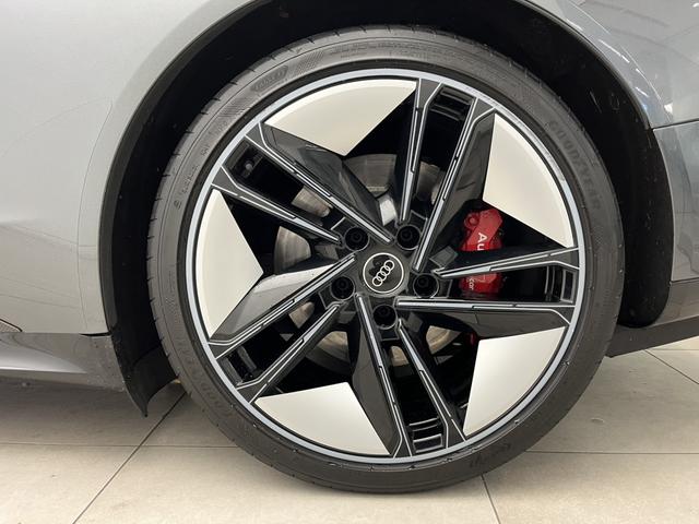 ＲＳ ｅ－トロンＧＴ ベースグレード　カーボンＰＫＧ　テクノロジーＰＫＧ　ＲＳデザインＰＫＧレッド　ＯＰ２１ＡＷ　ダイナミックＰＫＧプラス　赤キャリパー　シートエアコン　ファインナッパレザー　Ｂａｎｇ＆Ｏｌｕｆｓｅｎ　マトリクス　認中車（38枚目）