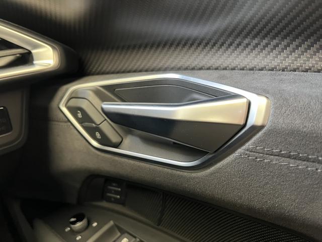 ＲＳ ｅ－トロンＧＴ ベースグレード　カーボンＰＫＧ　テクノロジーＰＫＧ　ＲＳデザインＰＫＧレッド　ＯＰ２１ＡＷ　ダイナミックＰＫＧプラス　赤キャリパー　シートエアコン　ファインナッパレザー　Ｂａｎｇ＆Ｏｌｕｆｓｅｎ　マトリクス　認中車（50枚目）