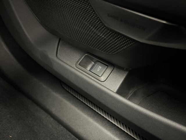 ＲＳ ｅ－トロンＧＴ ベースグレード　カーボンＰＫＧ　テクノロジーＰＫＧ　ＲＳデザインＰＫＧレッド　ＯＰ２１ＡＷ　ダイナミックＰＫＧプラス　赤キャリパー　シートエアコン　ファインナッパレザー　Ｂａｎｇ＆Ｏｌｕｆｓｅｎ　マトリクス　認中車（52枚目）