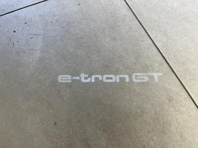 ＲＳ ｅ－トロンＧＴ ベースグレード　カーボンＰＫＧ　テクノロジーＰＫＧ　ＲＳデザインＰＫＧレッド　ＯＰ２１ＡＷ　ダイナミックＰＫＧプラス　赤キャリパー　シートエアコン　ファインナッパレザー　Ｂａｎｇ＆Ｏｌｕｆｓｅｎ　マトリクス　認中車（54枚目）