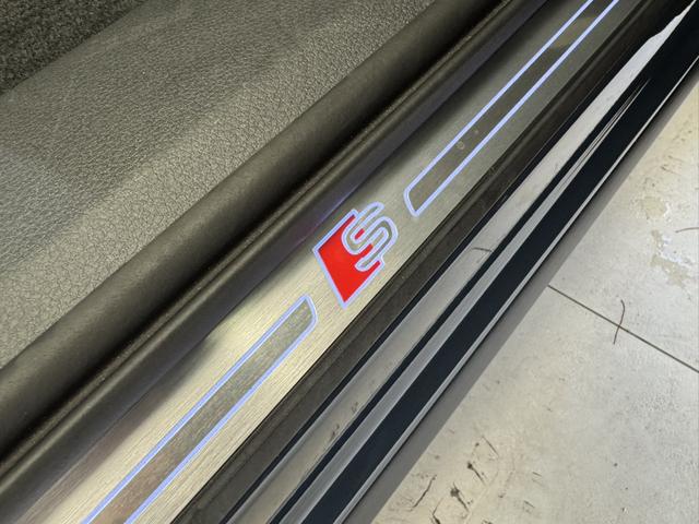 Q8 e-トロン 55e-トロンクワトロ Sライン サイレンスPKG インテリアPKG OP21AW ブラックスタイリングPKG 全周囲カメラ アンビエントライティング シートヒーター マトリクスLEDヘッドライト Bang&Olufsen 認定中古車(31枚目)