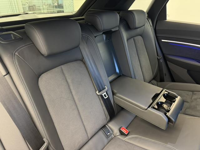 Q8 e-トロン 55e-トロンクワトロ Sライン サイレンスPKG インテリアPKG OP21AW ブラックスタイリングPKG 全周囲カメラ アンビエントライティング シートヒーター マトリクスLEDヘッドライト Bang&Olufsen 認定中古車(33枚目)