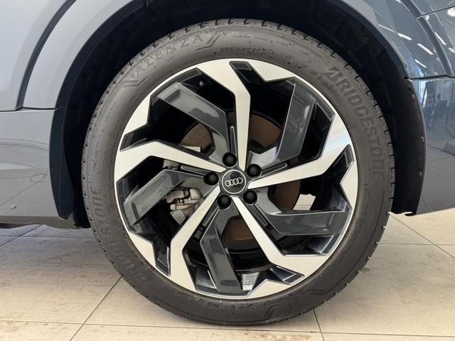 Q8 e-トロン 55e-トロンクワトロ Sライン サイレンスPKG インテリアPKG OP21AW ブラックスタイリングPKG 全周囲カメラ アンビエントライティング シートヒーター マトリクスLEDヘッドライト Bang&Olufsen 認定中古車(41枚目)