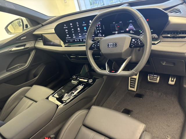 Ｑ６ ｅ－トロン クワトロ　アドバンスド　Ｓラインパッケージ　テクノロジーＰＫＧ　ＳｌｉｎｅＰＫＧ　ファンクションＰＫＧ　ＯＰ２０ＡＷ　Ｂａｎｇ＆Ｏｌｕｆｓｅｎ　レザー＆シートヒーター　ＭＭＩ　ｅｘｐｅｒｉｅｎｃｅ　ｐｒｏ　Ｗエアコン　パワーシート　認定中古車（12枚目）